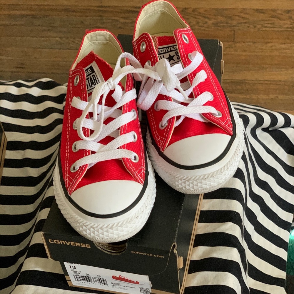 Girls low top tennis shoes